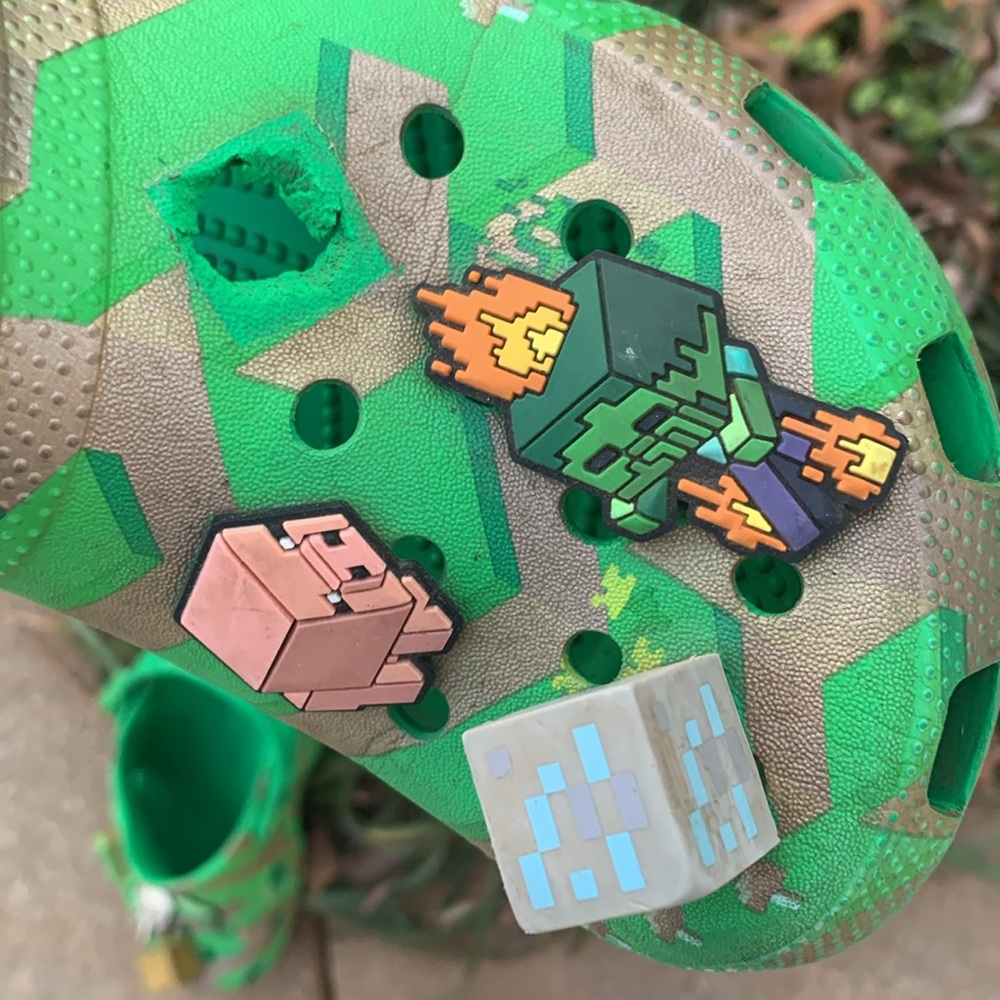 Crocs
Big Kids Minecraft Classic Clogs from Finish Line - Picture 11 of 13